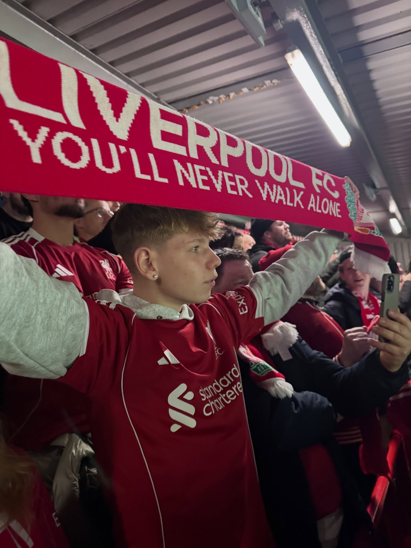 Jonathan på Anfield under YNWA