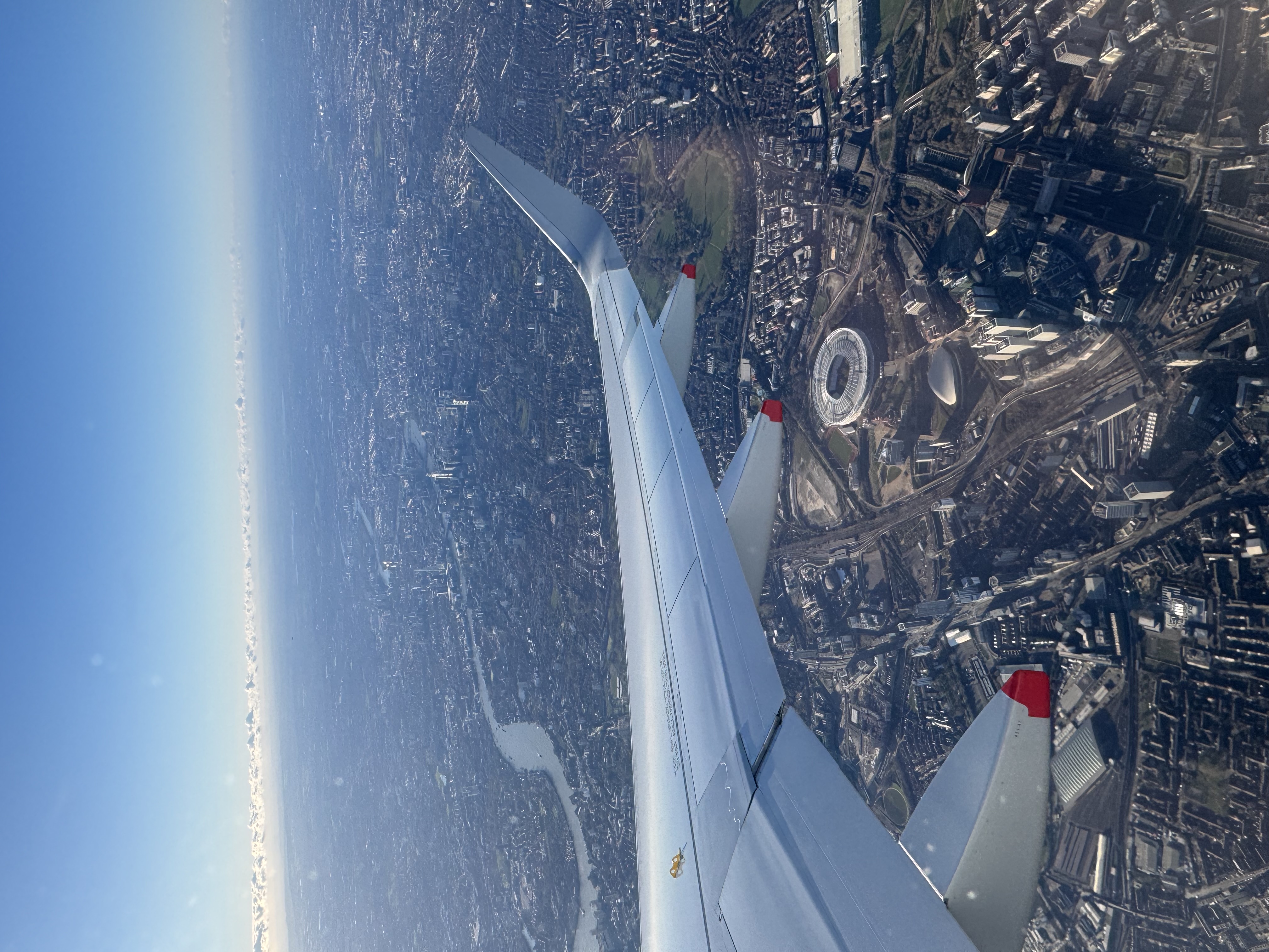 Fly der flyver ind over London Stadium